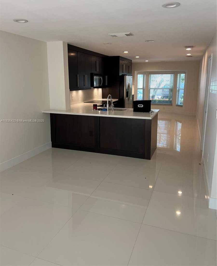Small Image of 1135 PIN OAK ST, Hollywood Number 6