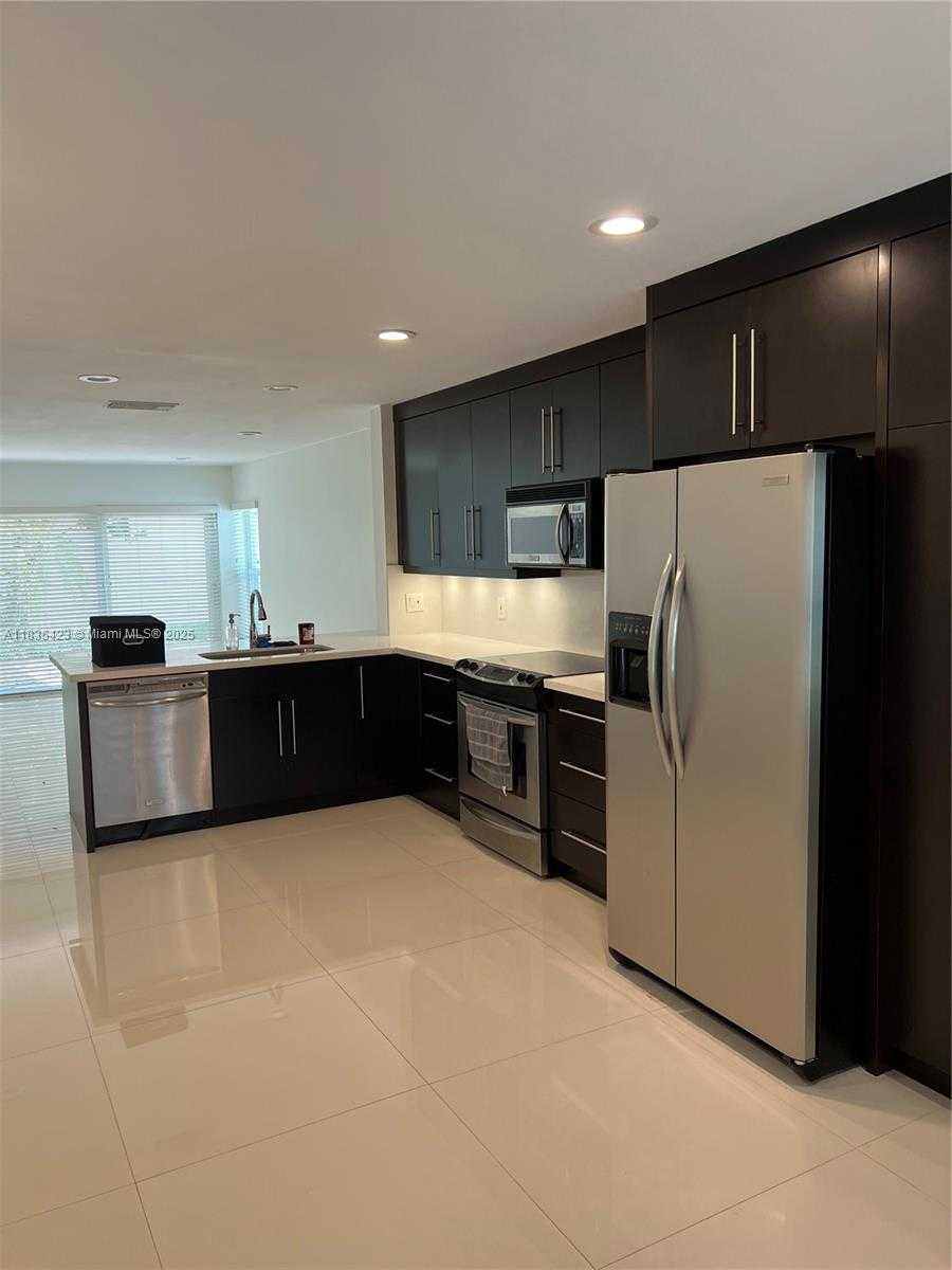 Small Image of 1135 PIN OAK ST, Hollywood Number 7
