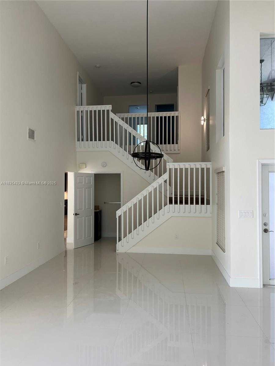 Small Image of 1135 PIN OAK ST, Hollywood Number 8