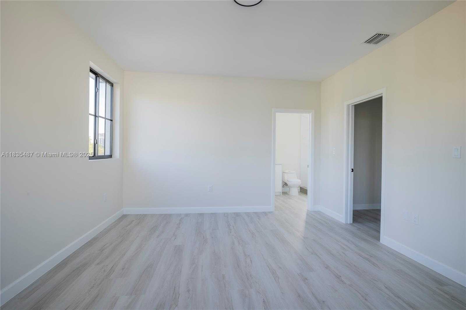 Small Image of 18020 SOUTH WEST 103RD AVE, Miami Number 19