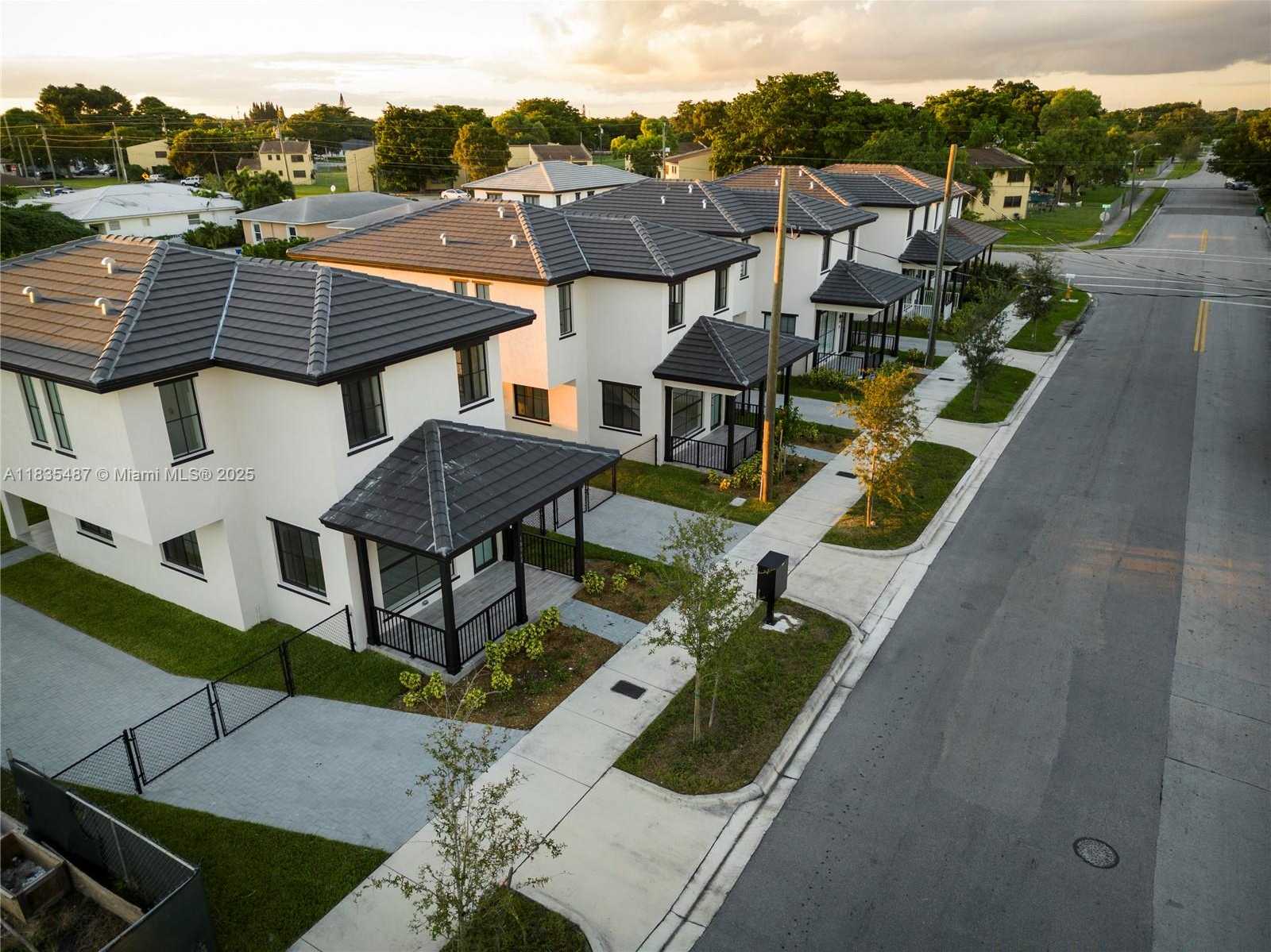 Small Image of 18020 SOUTH WEST 103RD AVE, Miami Number 2