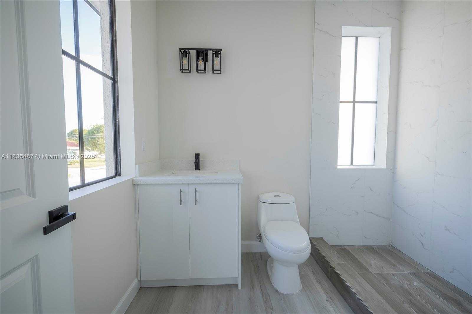 Small Image of 18020 SOUTH WEST 103RD AVE, Miami Number 22