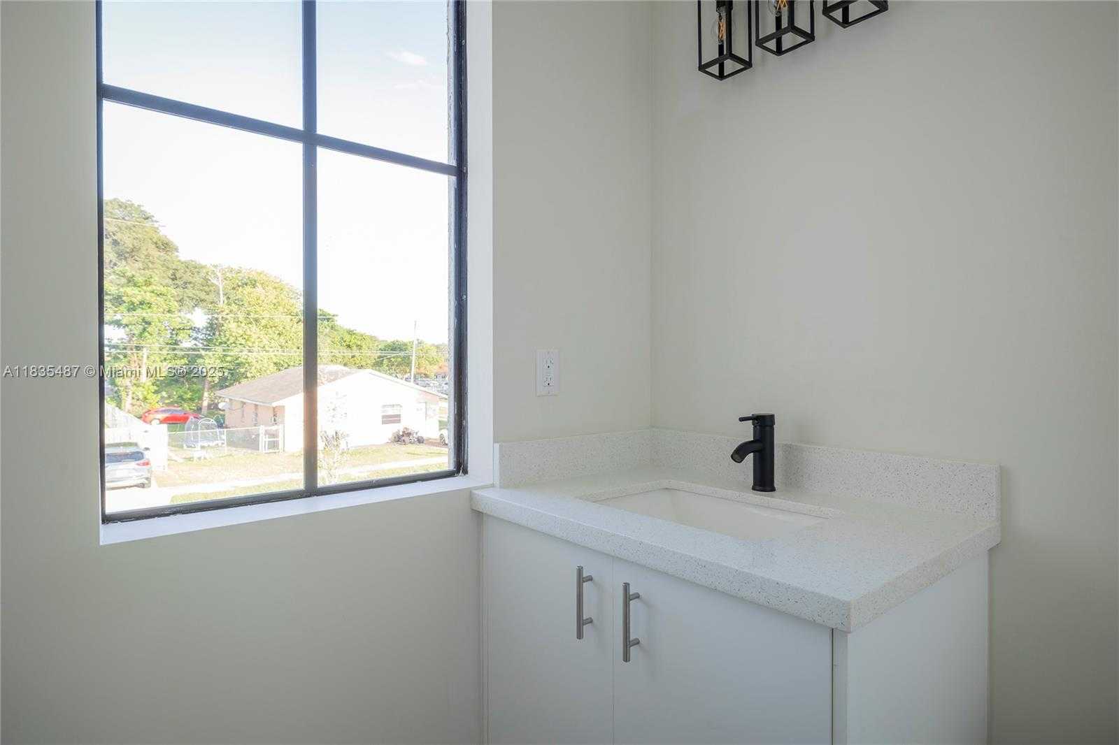 Small Image of 18020 SOUTH WEST 103RD AVE, Miami Number 23