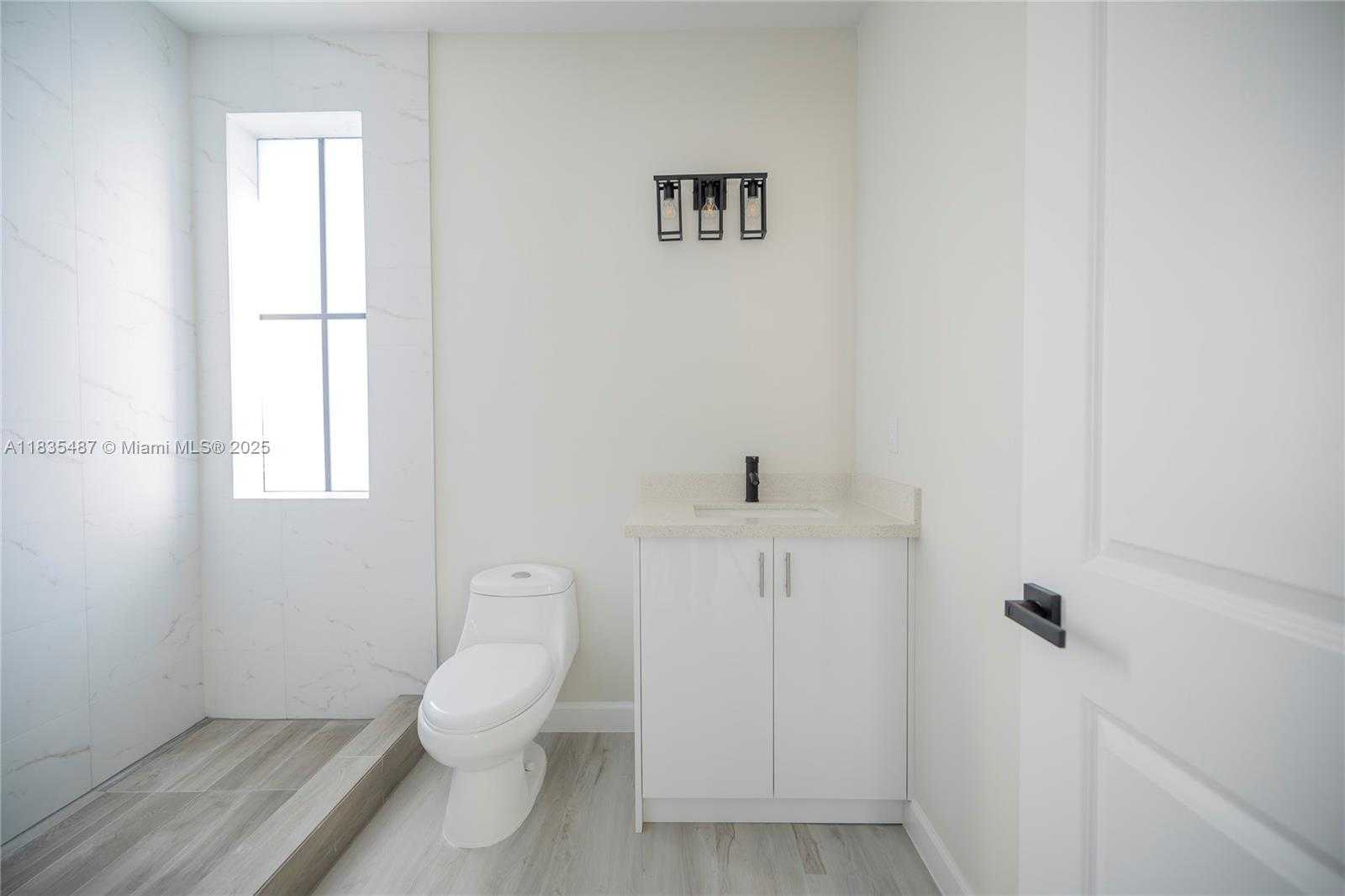 Small Image of 18020 SOUTH WEST 103RD AVE, Miami Number 25