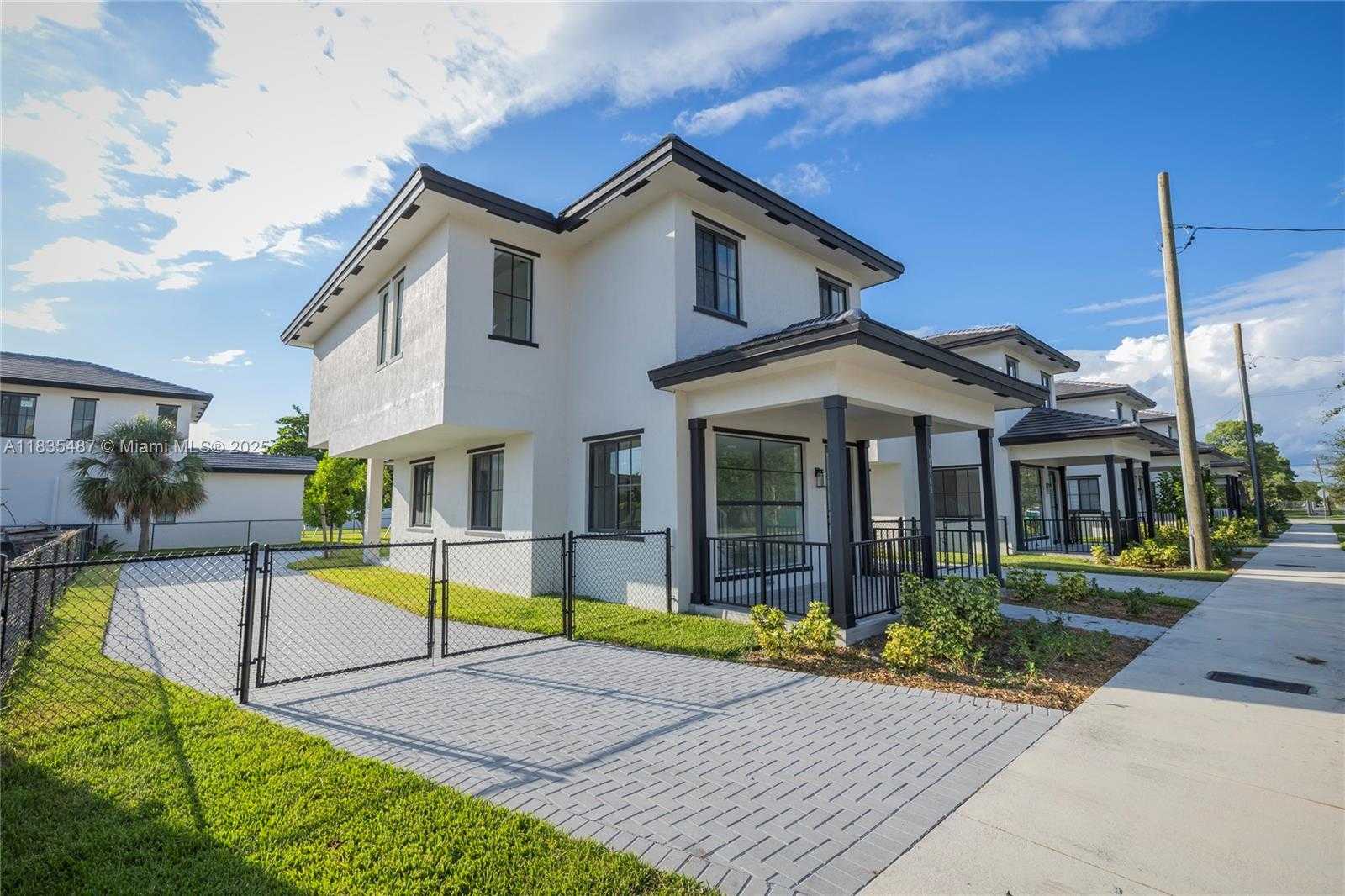 Small Image of 18020 SOUTH WEST 103RD AVE, Miami Number 3