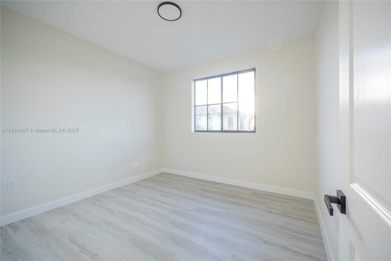 Small Image of 18020 SOUTH WEST 103RD AVE, Miami Number 30