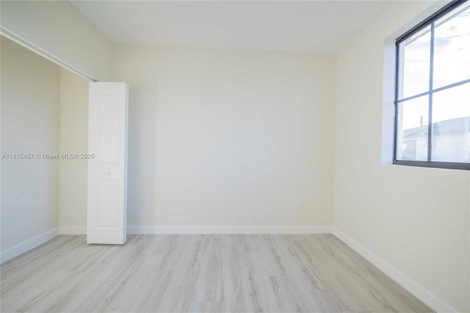 Small Image of 18020 SOUTH WEST 103RD AVE, Miami Number 32