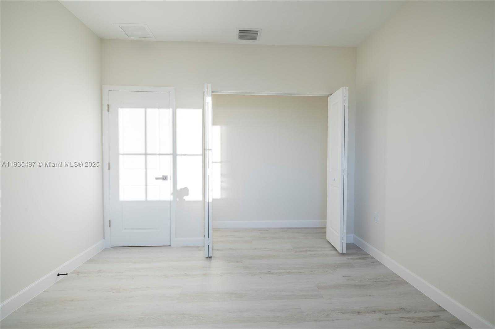 Small Image of 18020 SOUTH WEST 103RD AVE, Miami Number 33