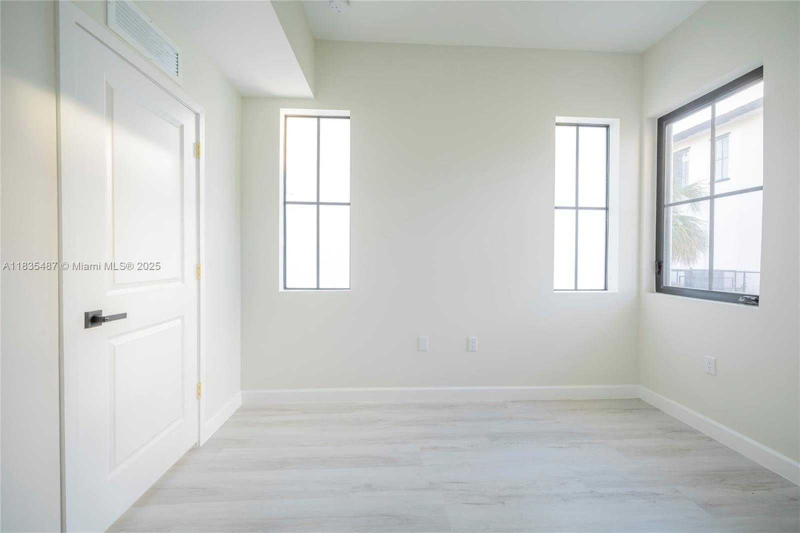 Small Image of 18020 SOUTH WEST 103RD AVE, Miami Number 35