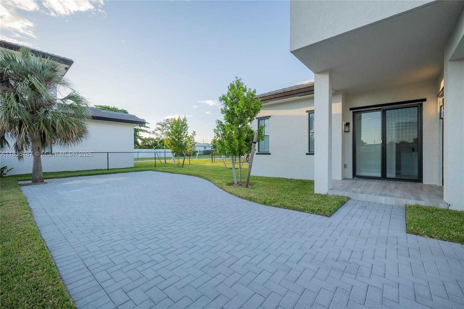 Small Image of 18020 SOUTH WEST 103RD AVE, Miami Number 38