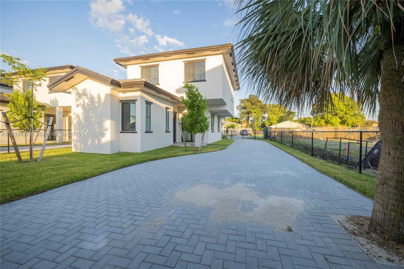 Small Image of 18020 SOUTH WEST 103RD AVE, Miami Number 39