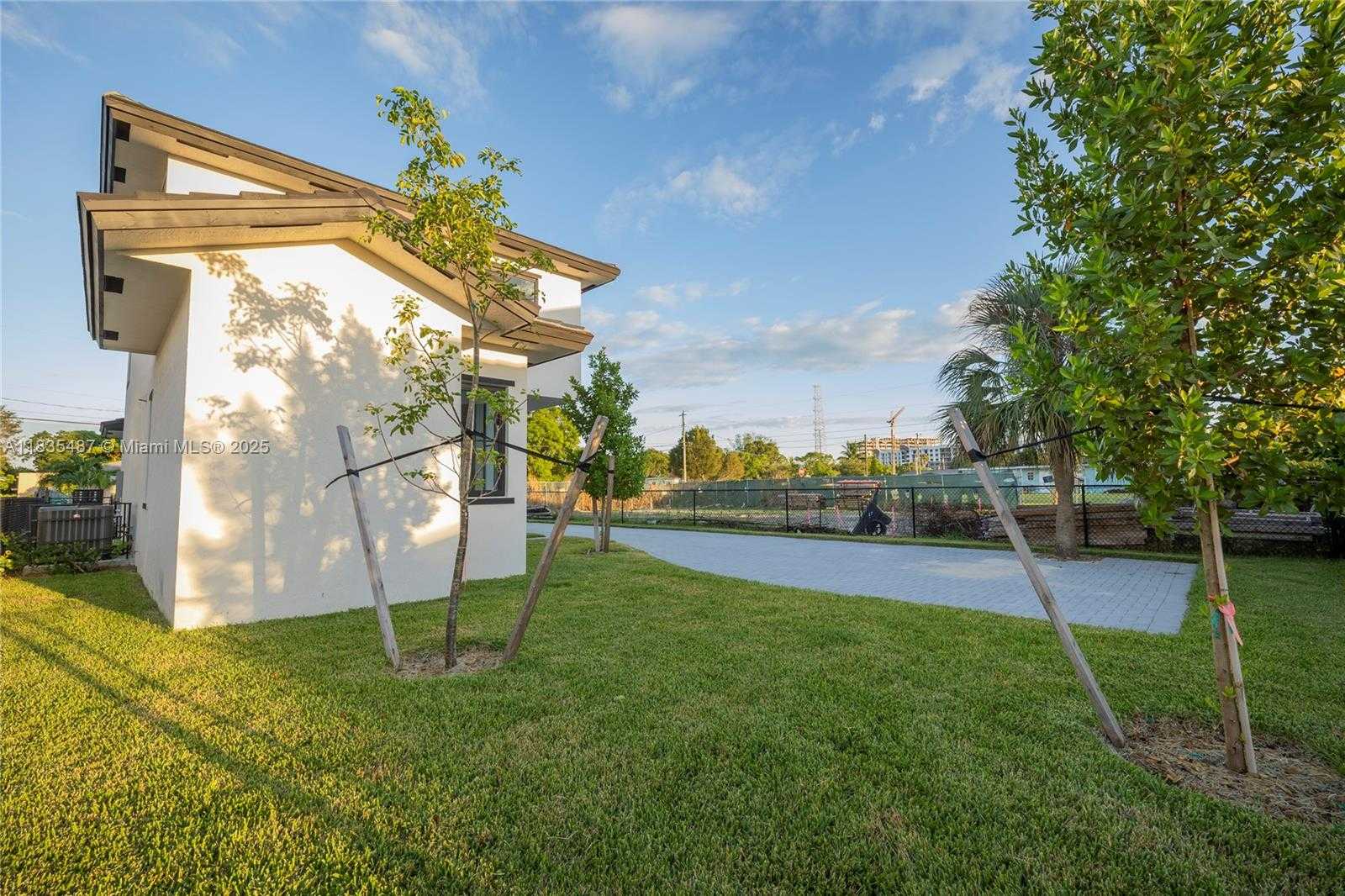 Small Image of 18020 SOUTH WEST 103RD AVE, Miami Number 40