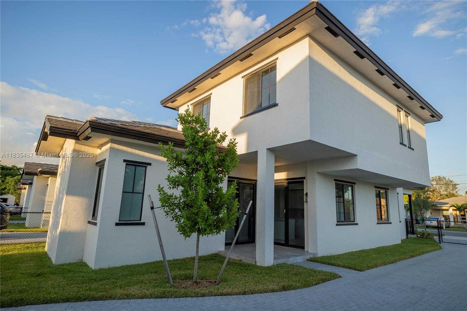 Small Image of 18020 SOUTH WEST 103RD AVE, Miami Number 41