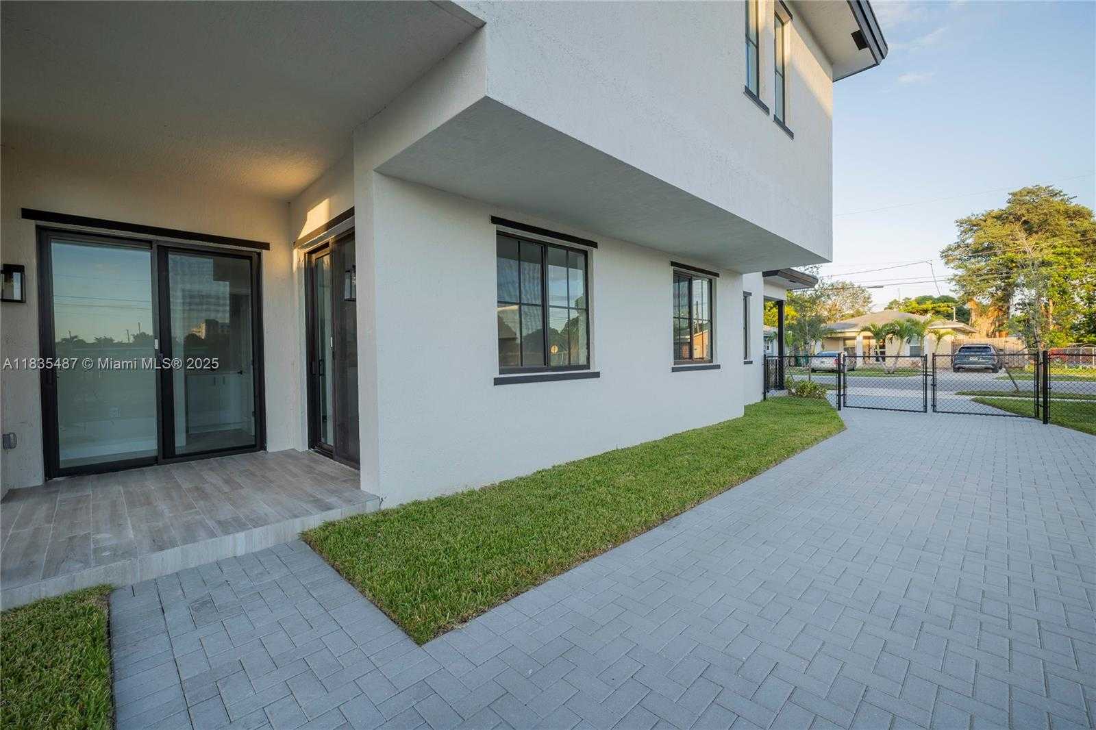 Small Image of 18020 SOUTH WEST 103RD AVE, Miami Number 42
