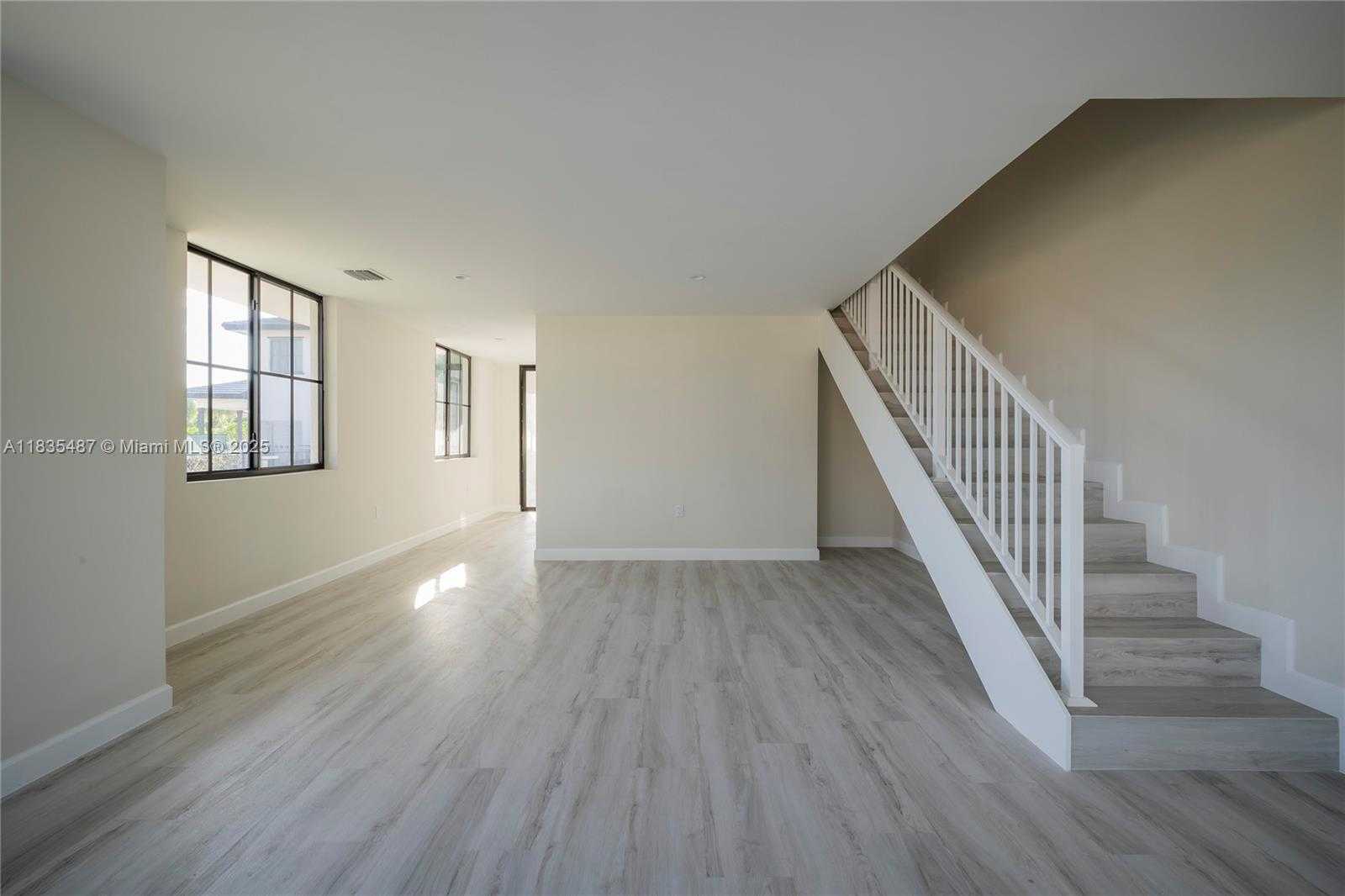 Small Image of 18020 SOUTH WEST 103RD AVE, Miami Number 9