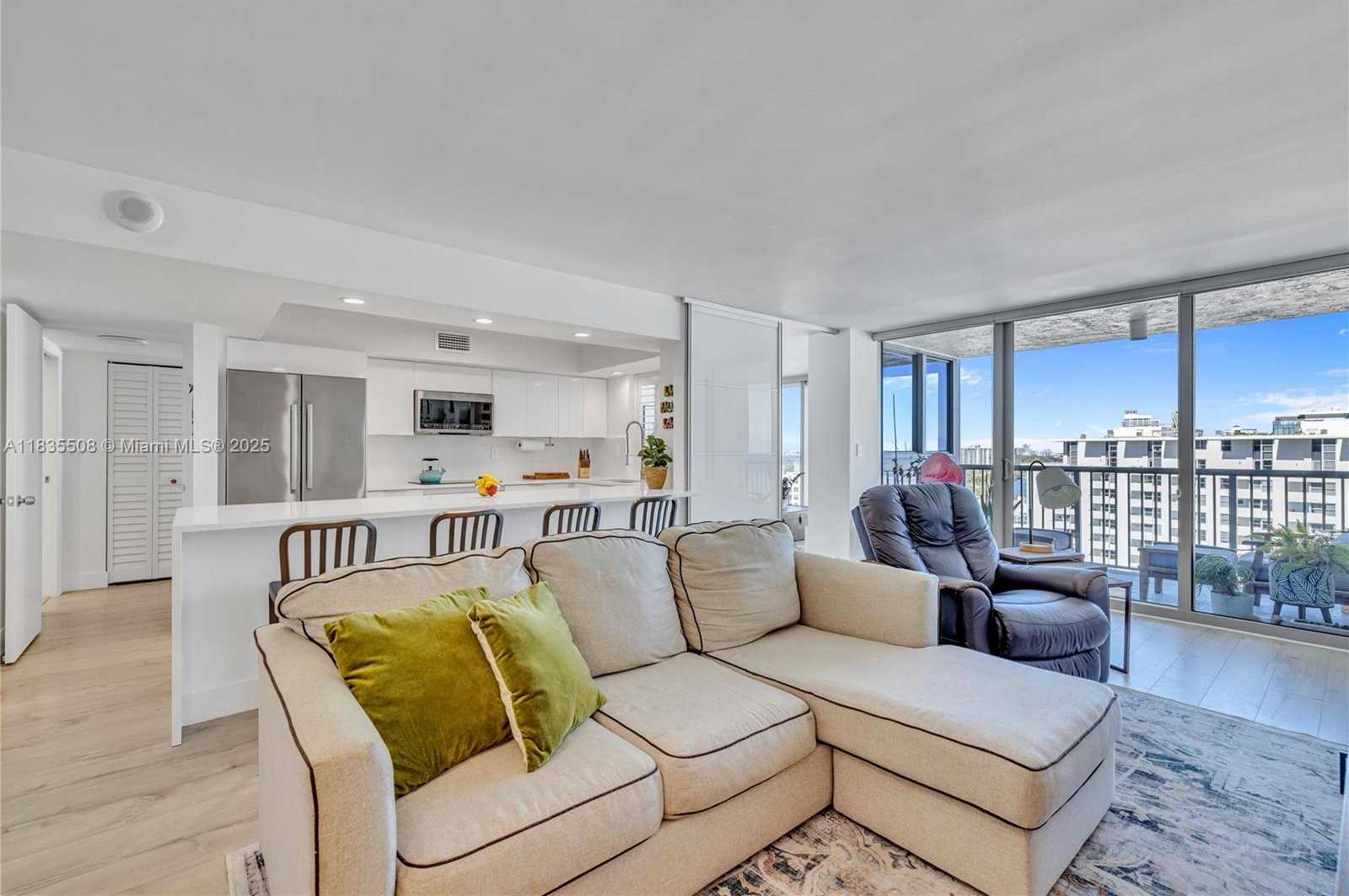 Small Image of 2655 COLLINS AVE #2005, Miami Beach Number 10