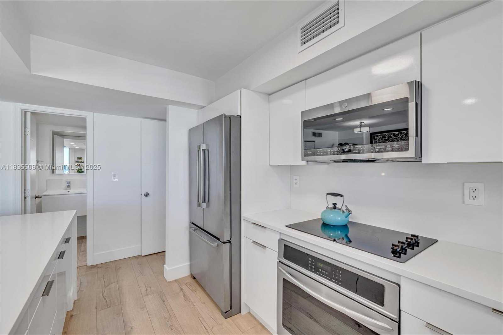 Small Image of 2655 COLLINS AVE #2005, Miami Beach Number 11