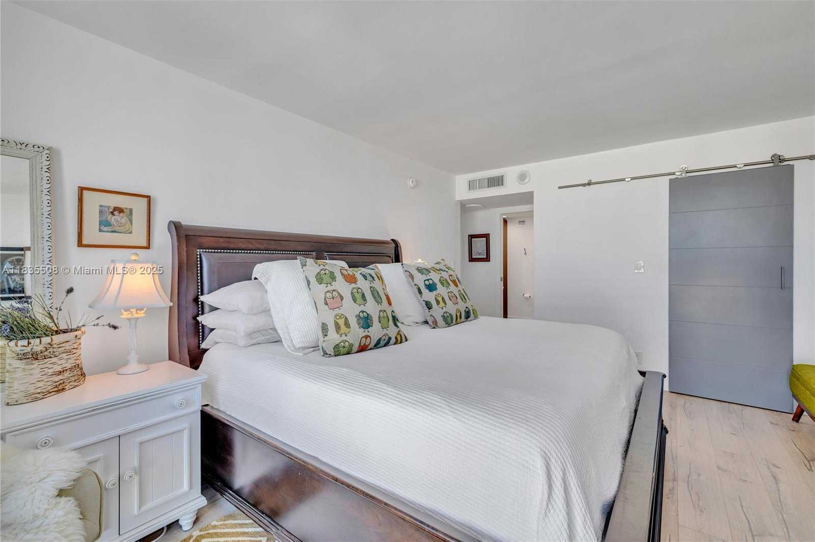 Small Image of 2655 COLLINS AVE #2005, Miami Beach Number 27