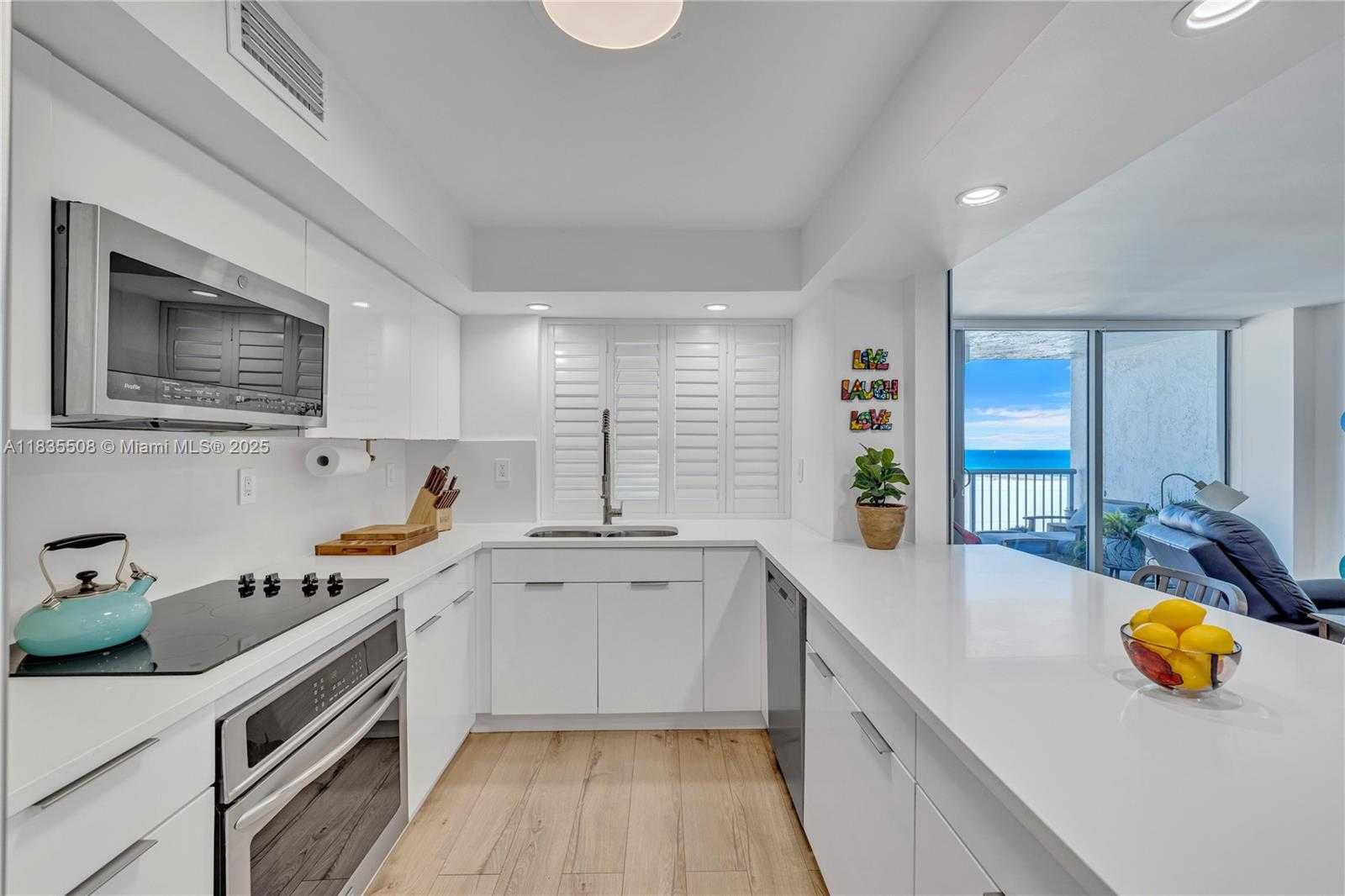 Small Image of 2655 COLLINS AVE #2005, Miami Beach Number 7