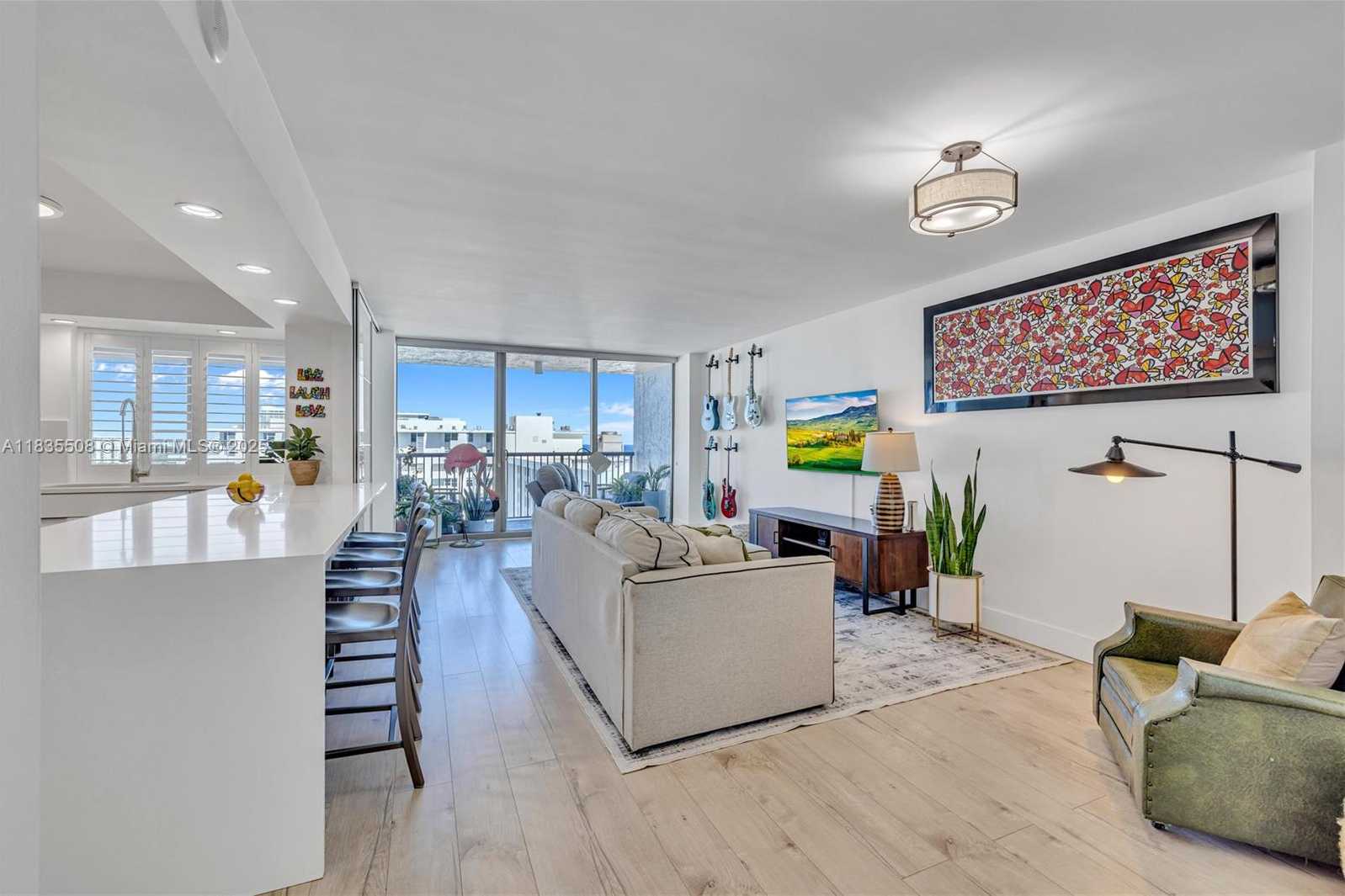 Small Image of 2655 COLLINS AVE #2005, Miami Beach Number 9