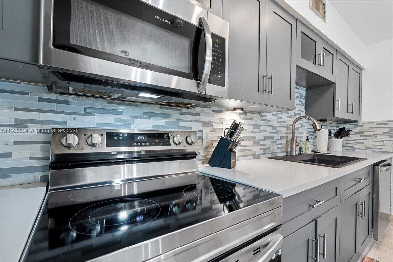 Small Image of 1031 NORTH EAST LITTLE RIVER DR #1031, Miami Number 11