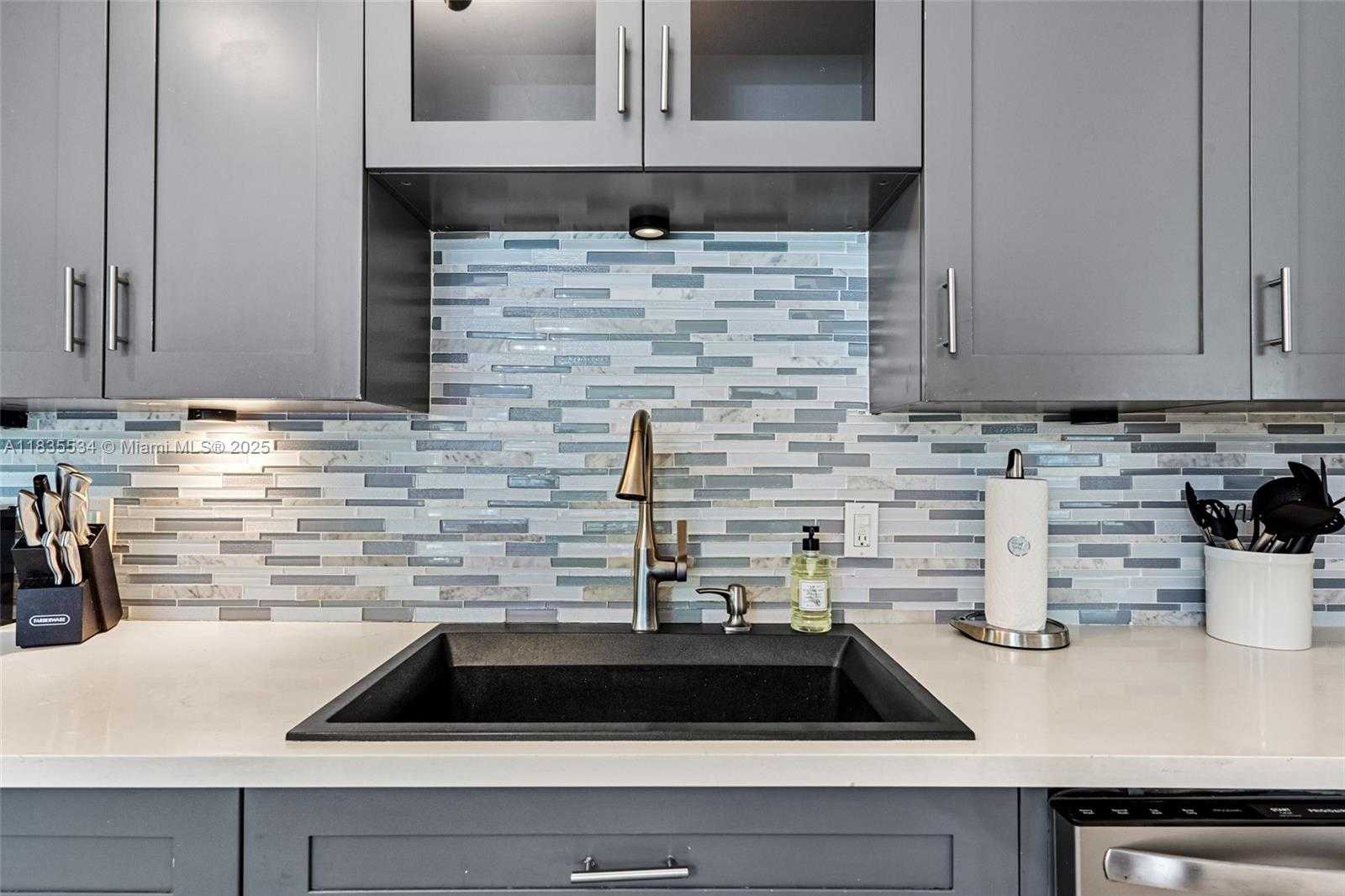 Small Image of 1031 NORTH EAST LITTLE RIVER DR #1031, Miami Number 12