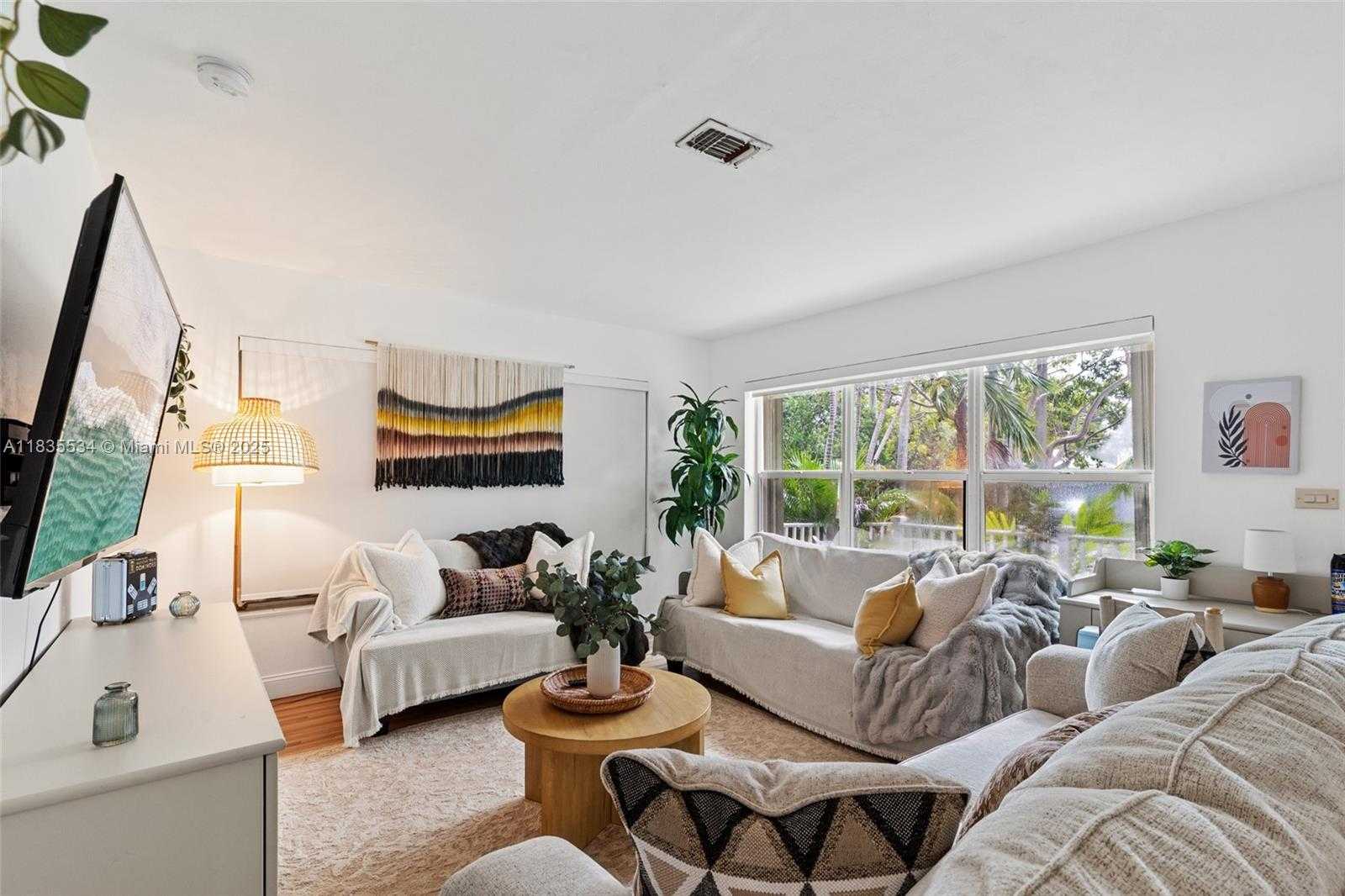Small Image of 1031 NORTH EAST LITTLE RIVER DR #1031, Miami Number 2