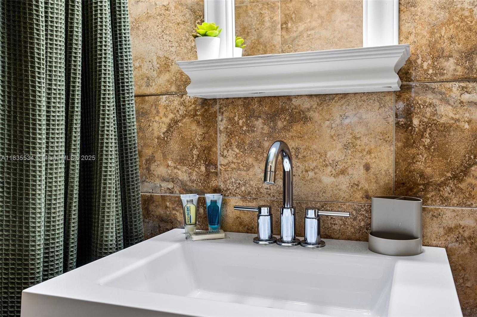 Small Image of 1031 NORTH EAST LITTLE RIVER DR #1031, Miami Number 24