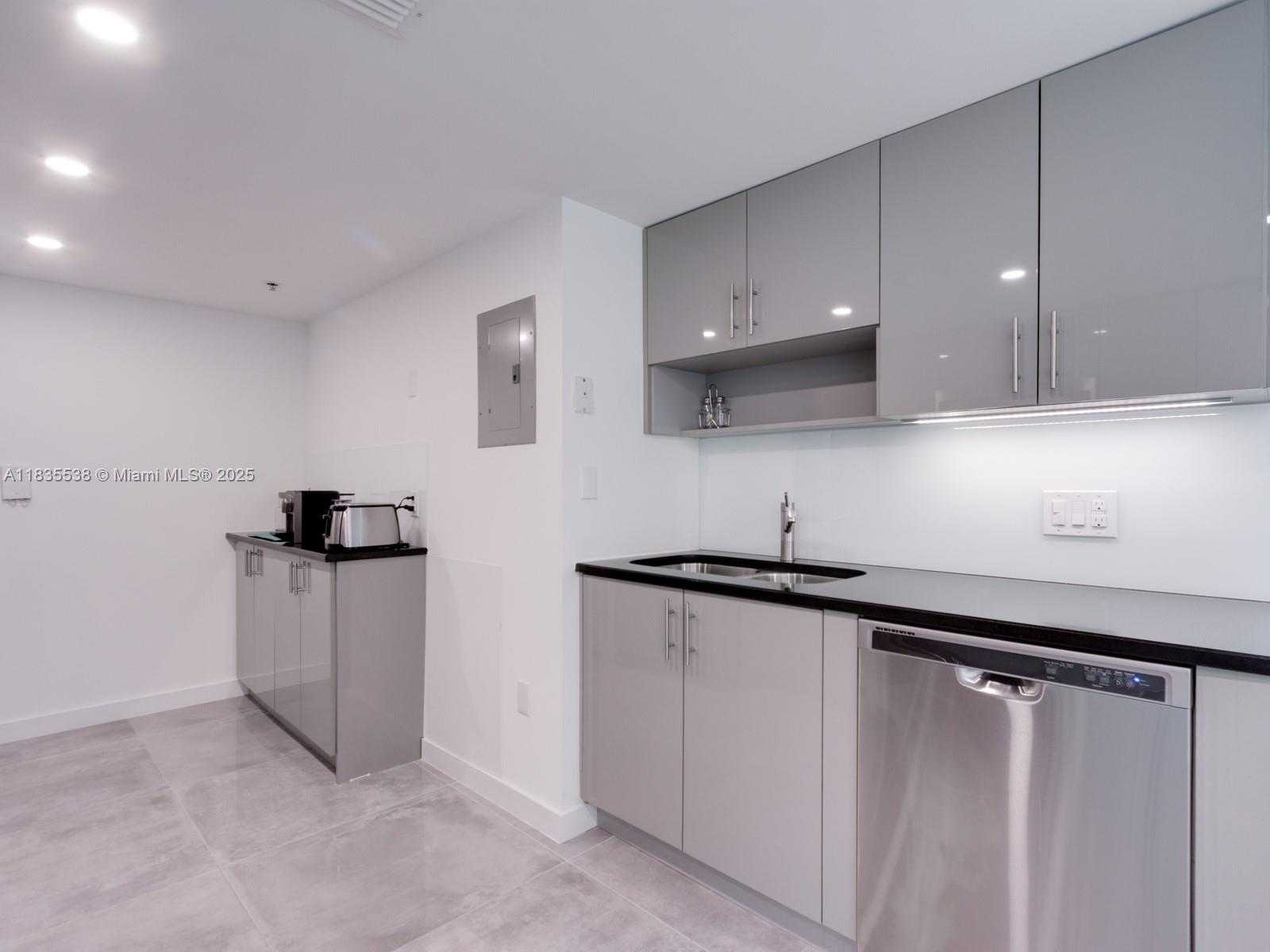 Small Image of 650 WEST AVE #2409, Miami Beach Number 5