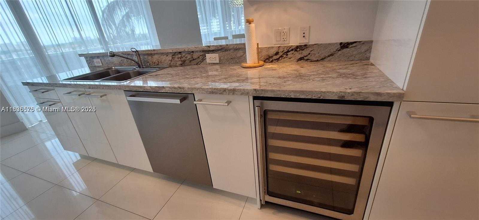 Small Image of 4100 ISLAND BLVD #701, Aventura Number 9