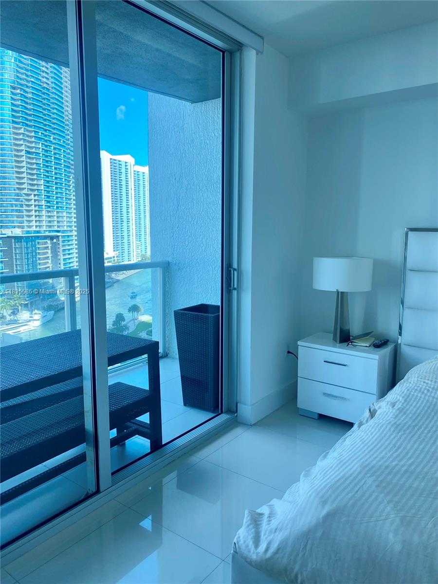 Small Image of 500 BRICKELL AVE #1807, Miami Number 2
