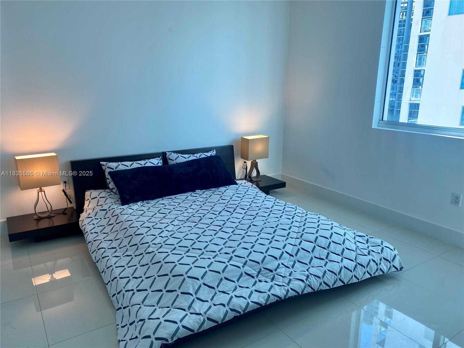 Small Image of 500 BRICKELL AVE #1807, Miami Number 5