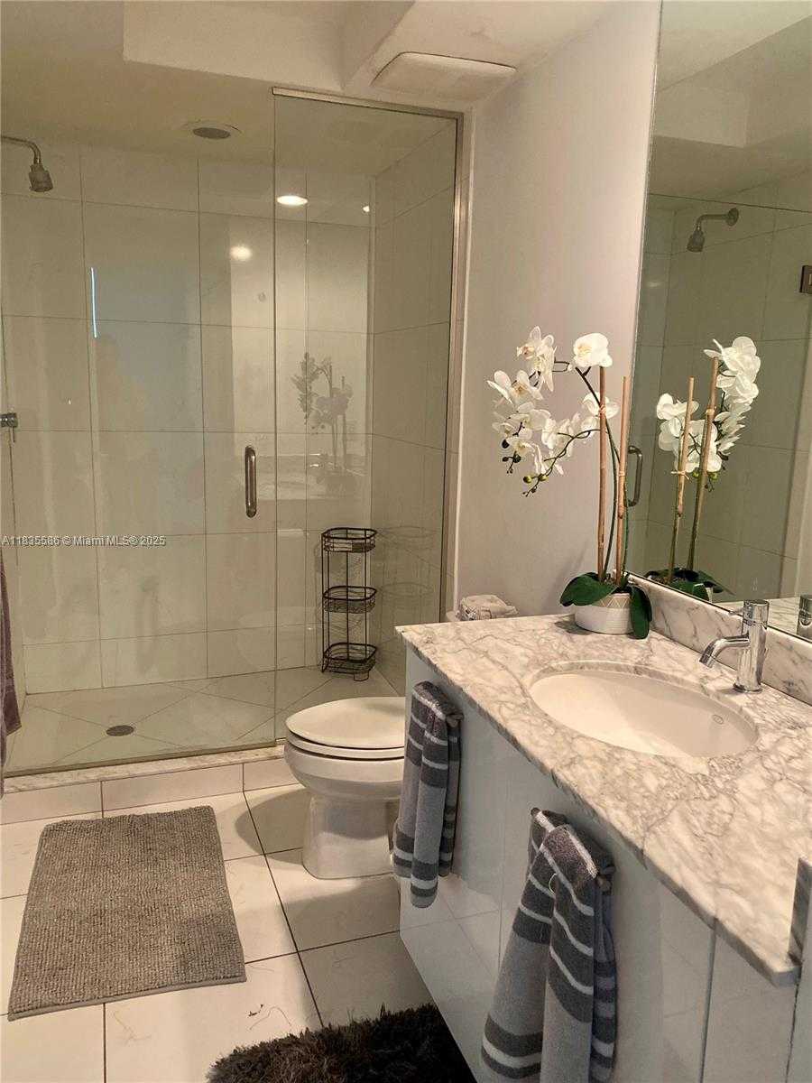 Small Image of 500 BRICKELL AVE #1807, Miami Number 6