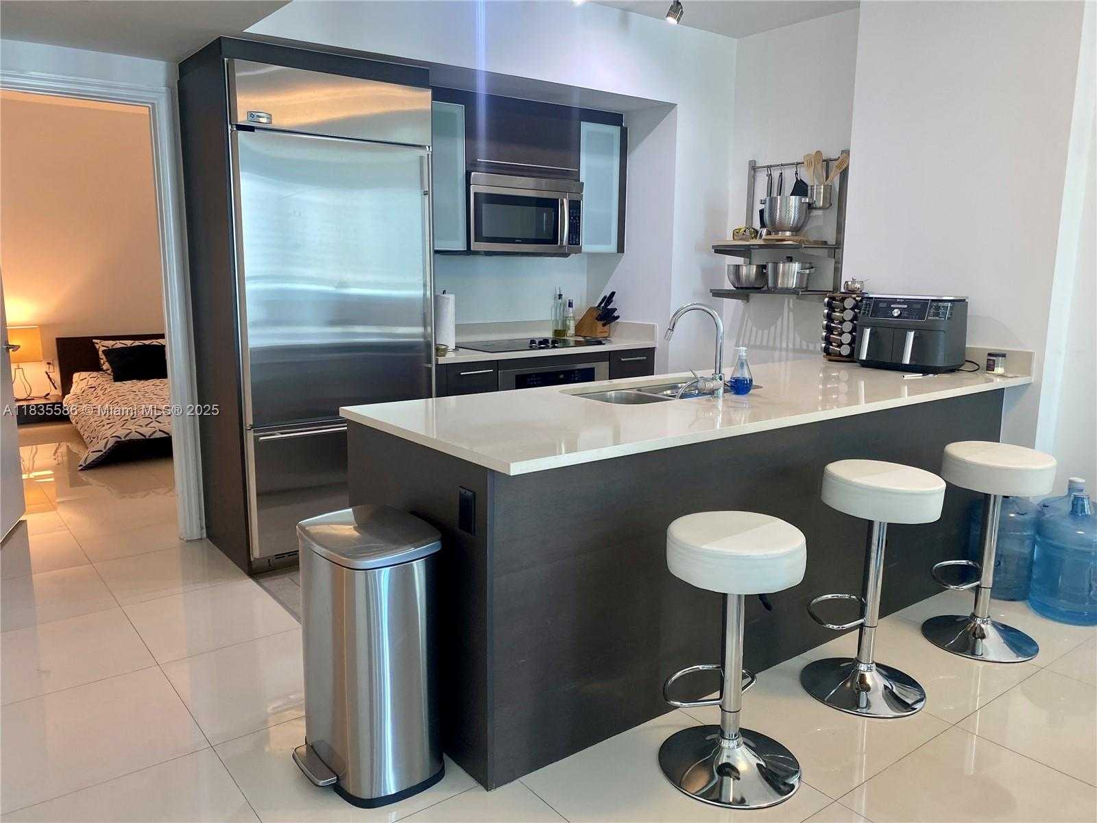 Small Image of 500 BRICKELL AVE #1807, Miami Number 7