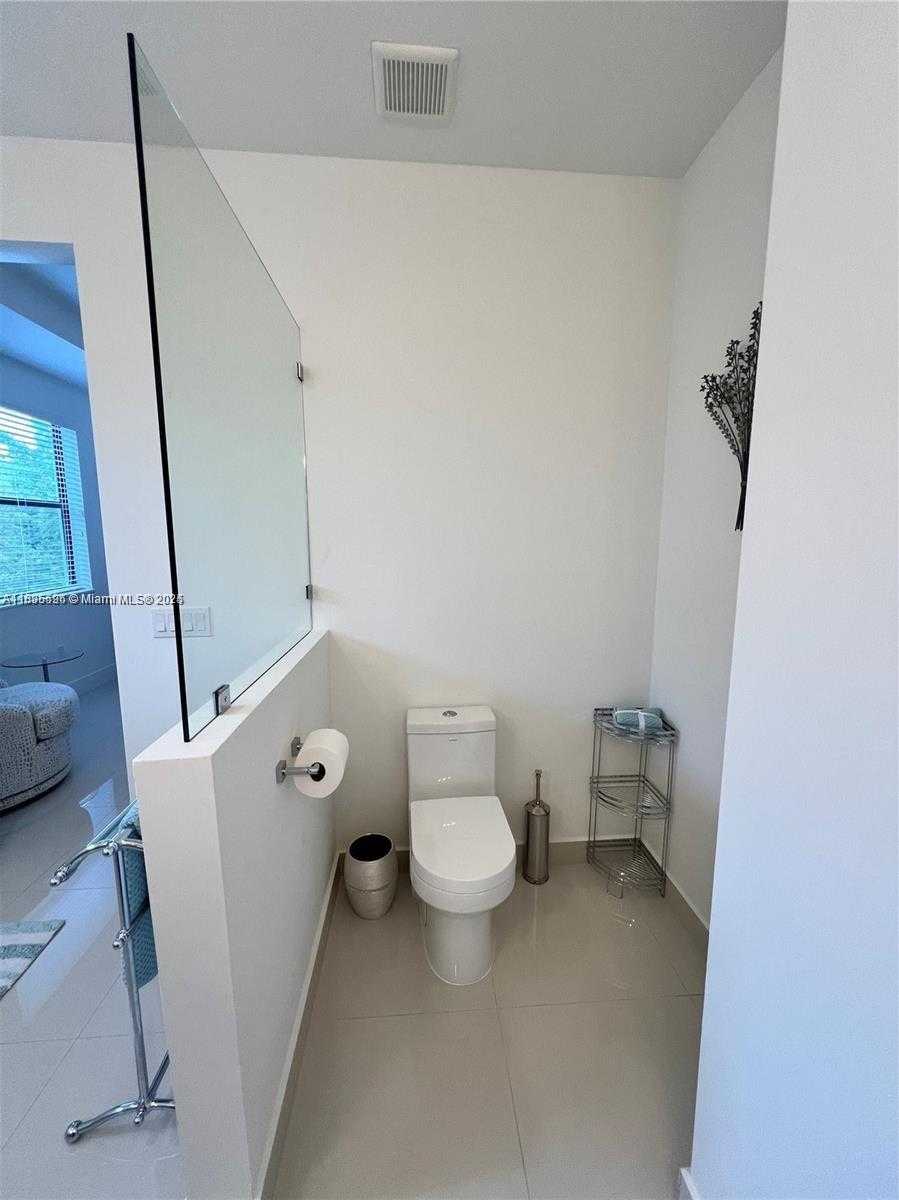 Small Image of Miami Number 20