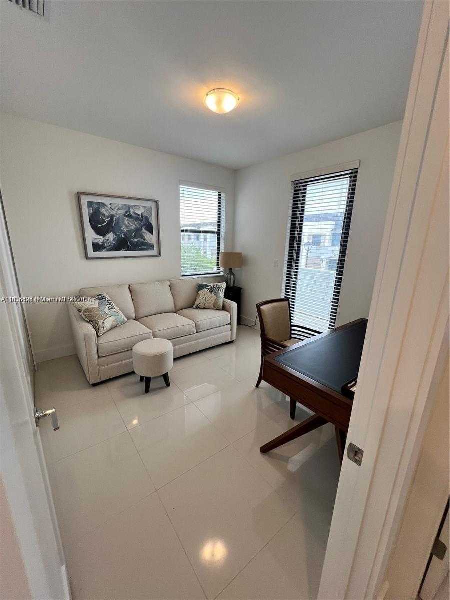 Small Image of Miami Number 23