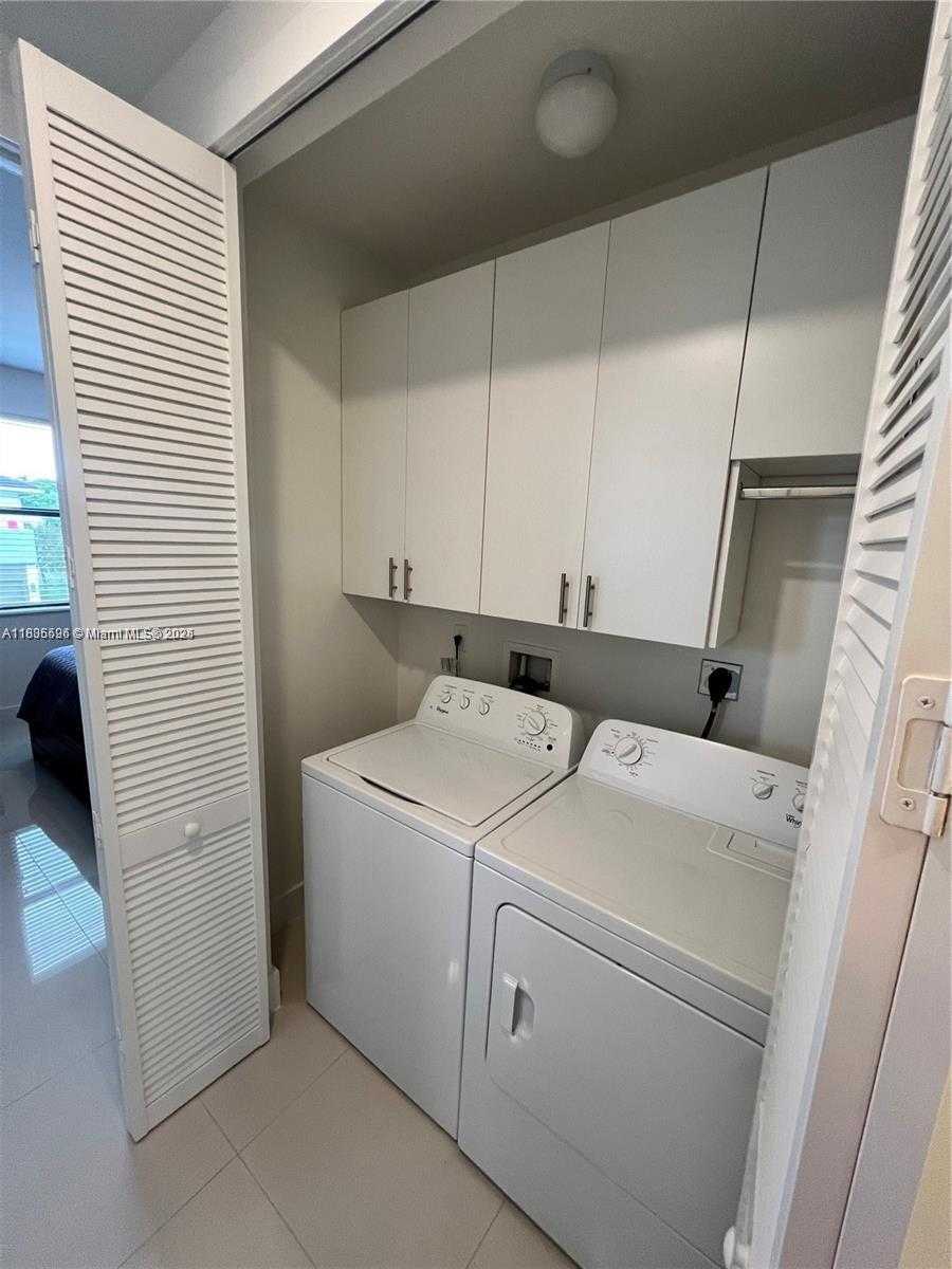 Small Image of Miami Number 25