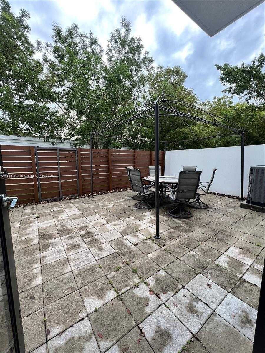 Small Image of Miami Number 28