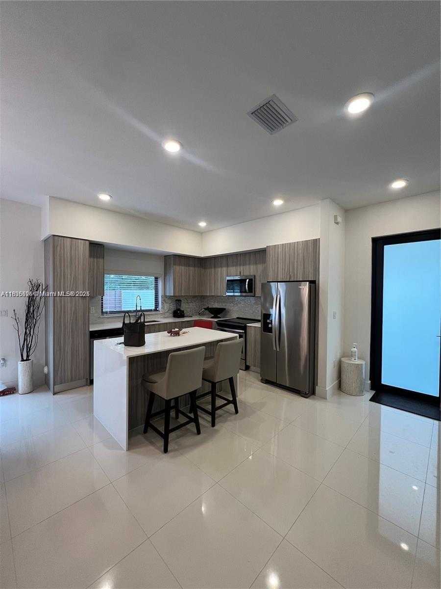 Small Image of Miami Number 4