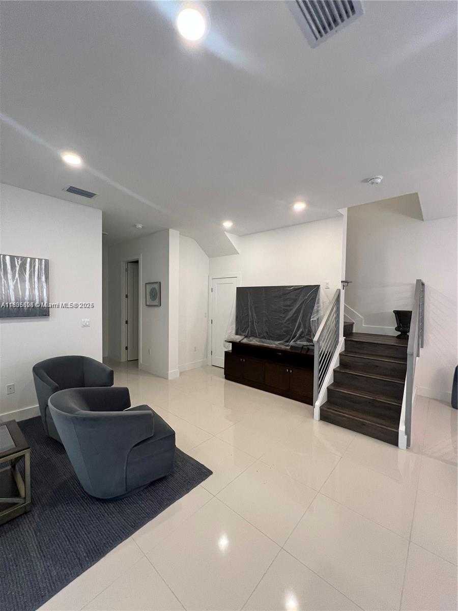Small Image of Miami Number 6