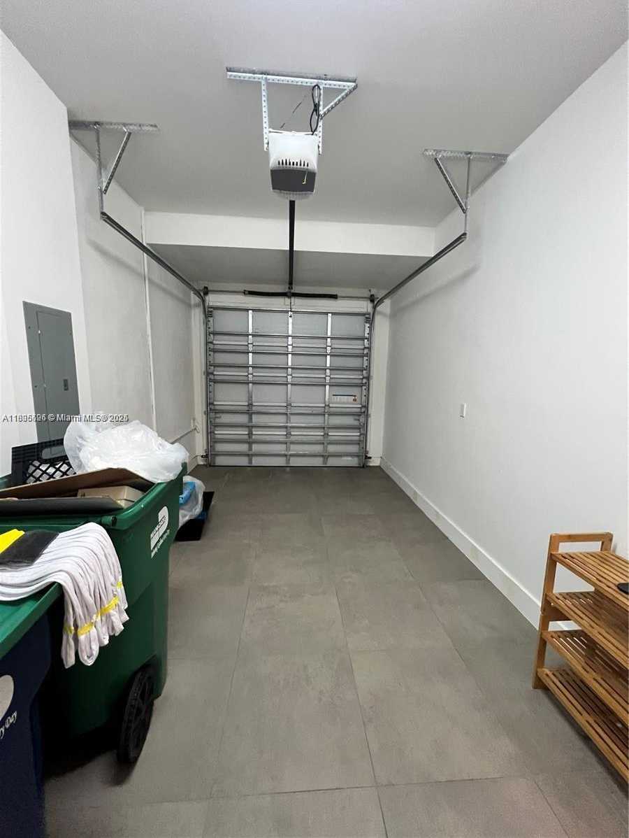 Small Image of Miami Number 9