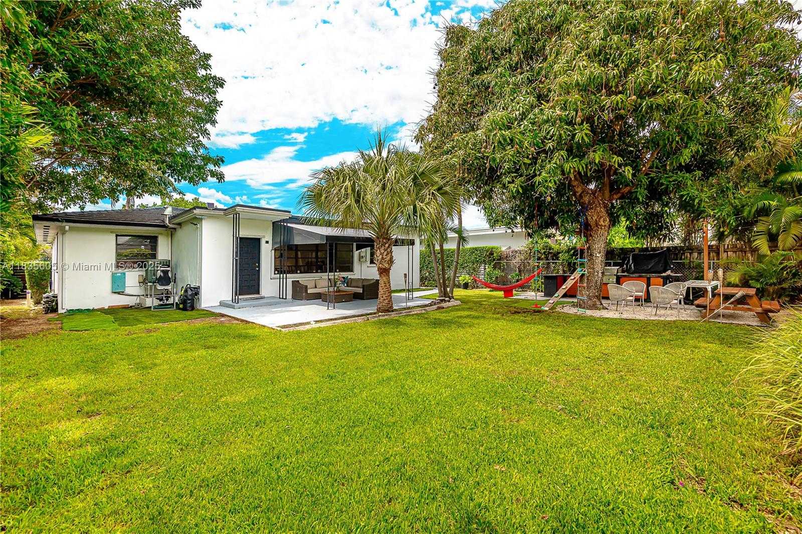 Small Image of 365 FAIRWAY DR, Miami Beach Number 13