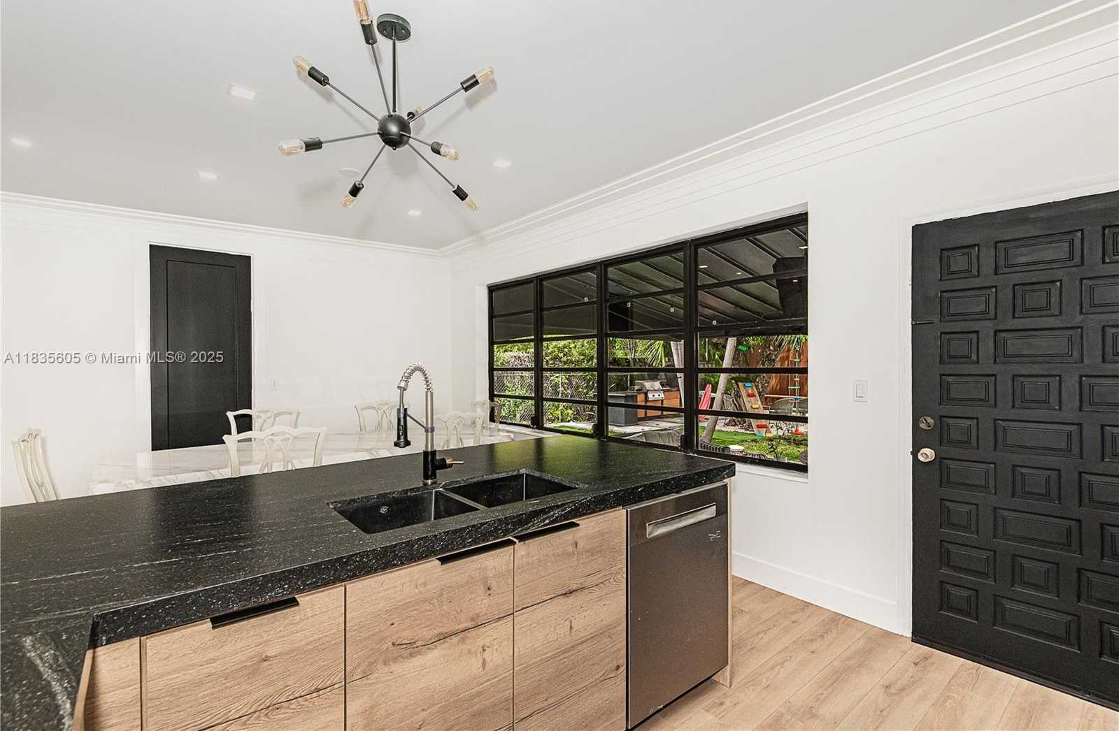 Small Image of 365 FAIRWAY DR, Miami Beach Number 21