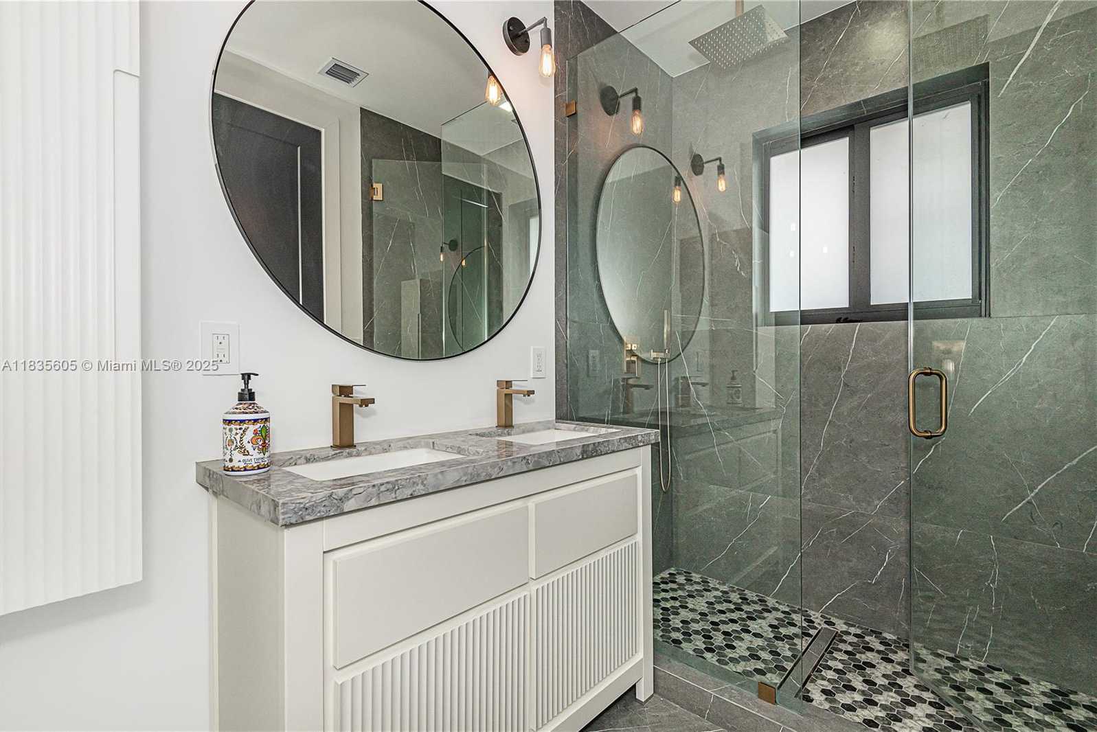 Small Image of 365 FAIRWAY DR, Miami Beach Number 24