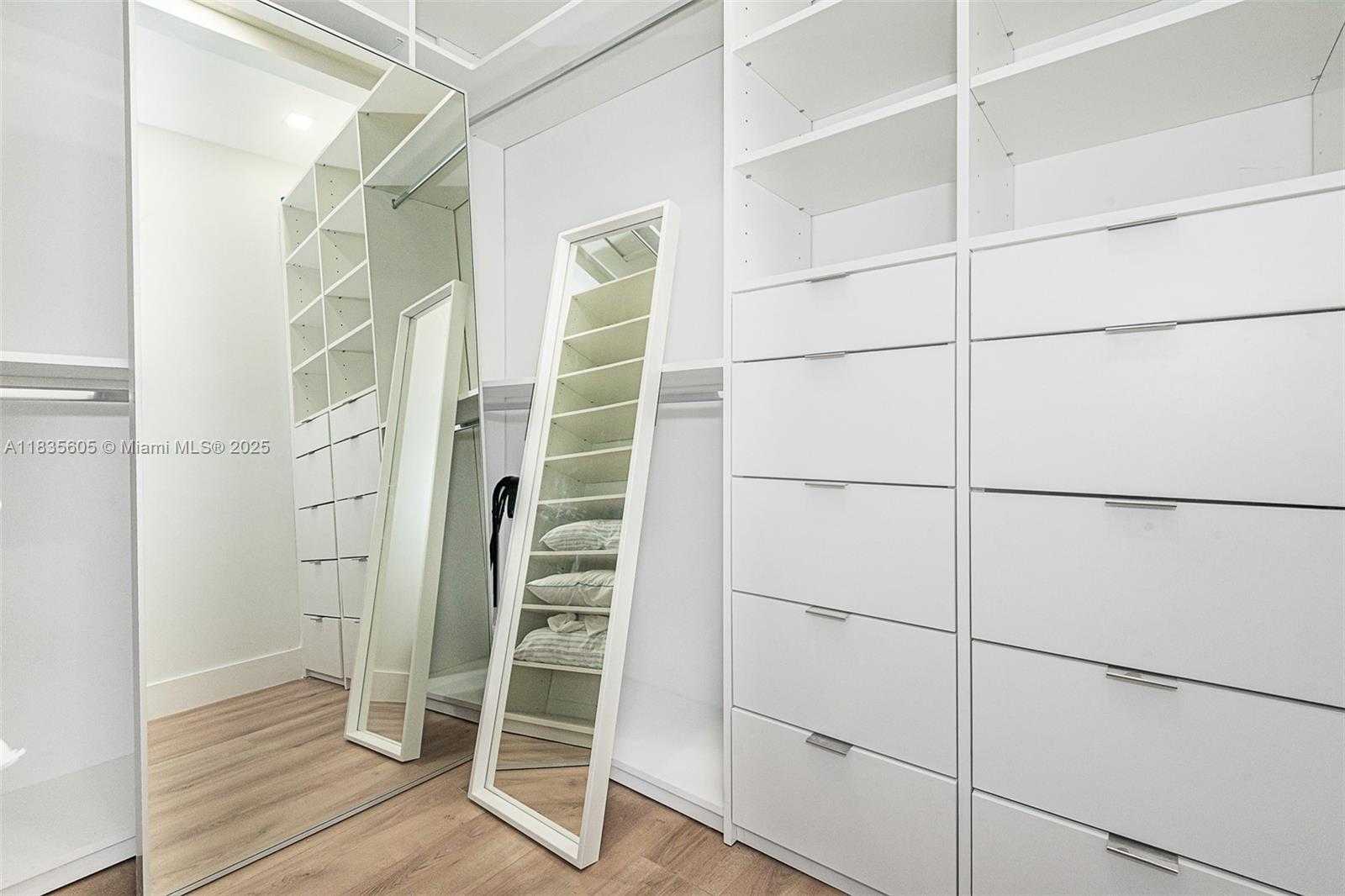 Small Image of 365 FAIRWAY DR, Miami Beach Number 25