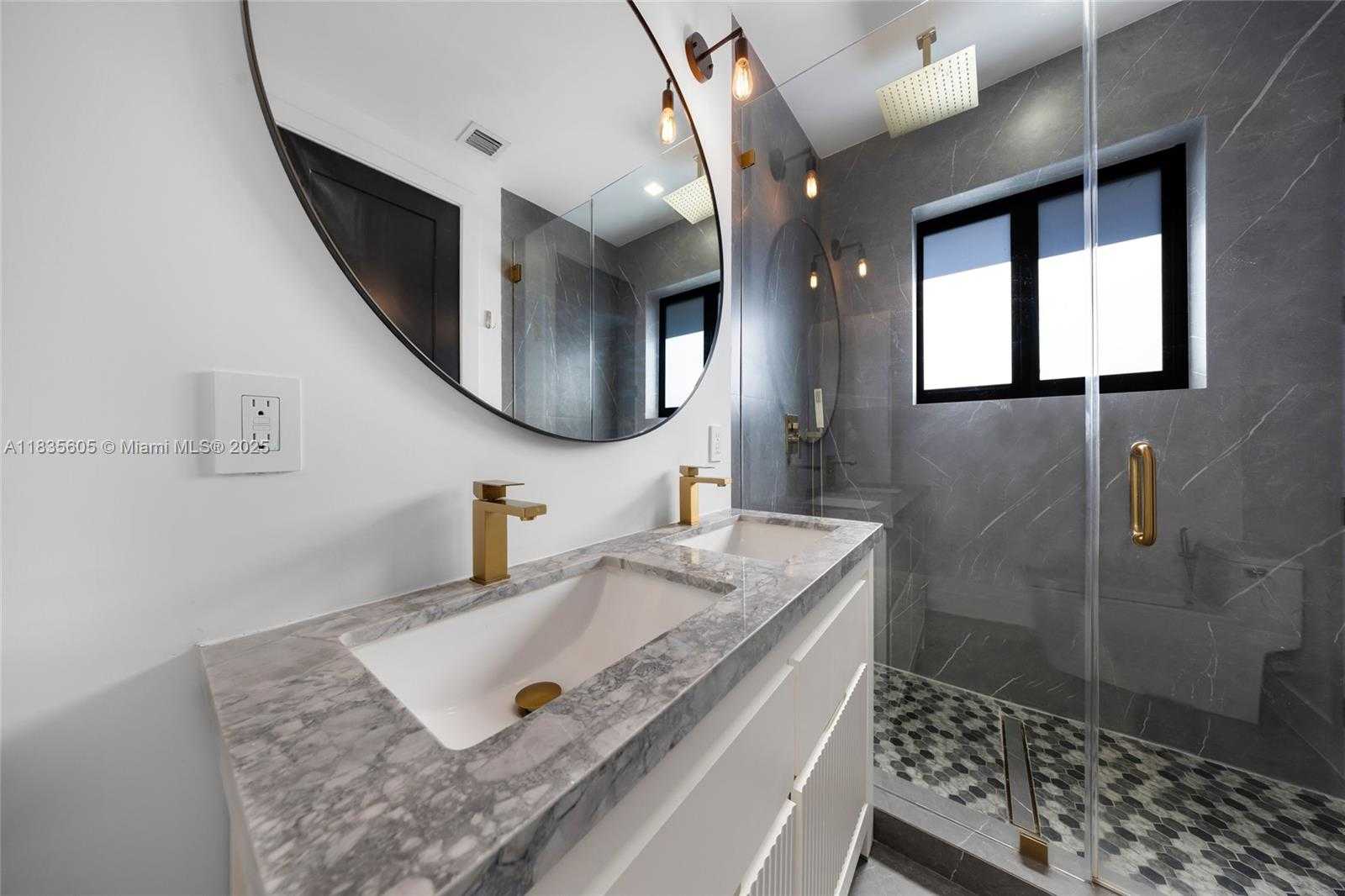 Small Image of 365 FAIRWAY DR, Miami Beach Number 35