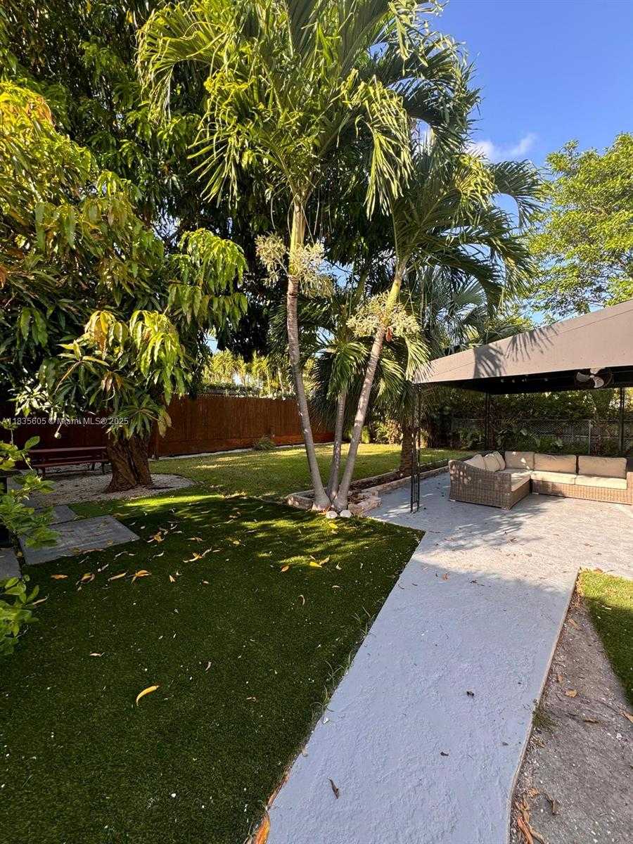 Small Image of 365 FAIRWAY DR, Miami Beach Number 4