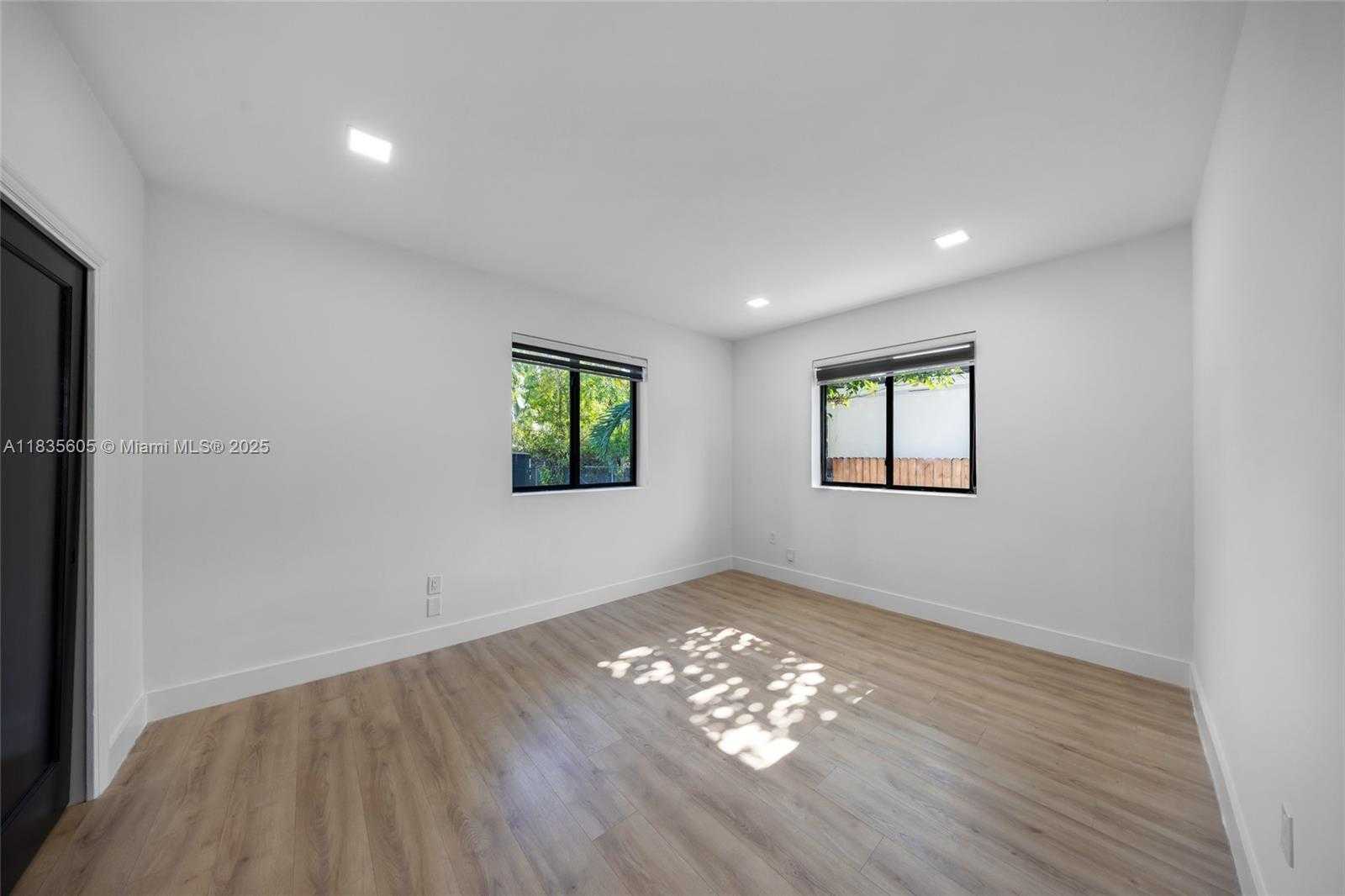 Small Image of 365 FAIRWAY DR, Miami Beach Number 41