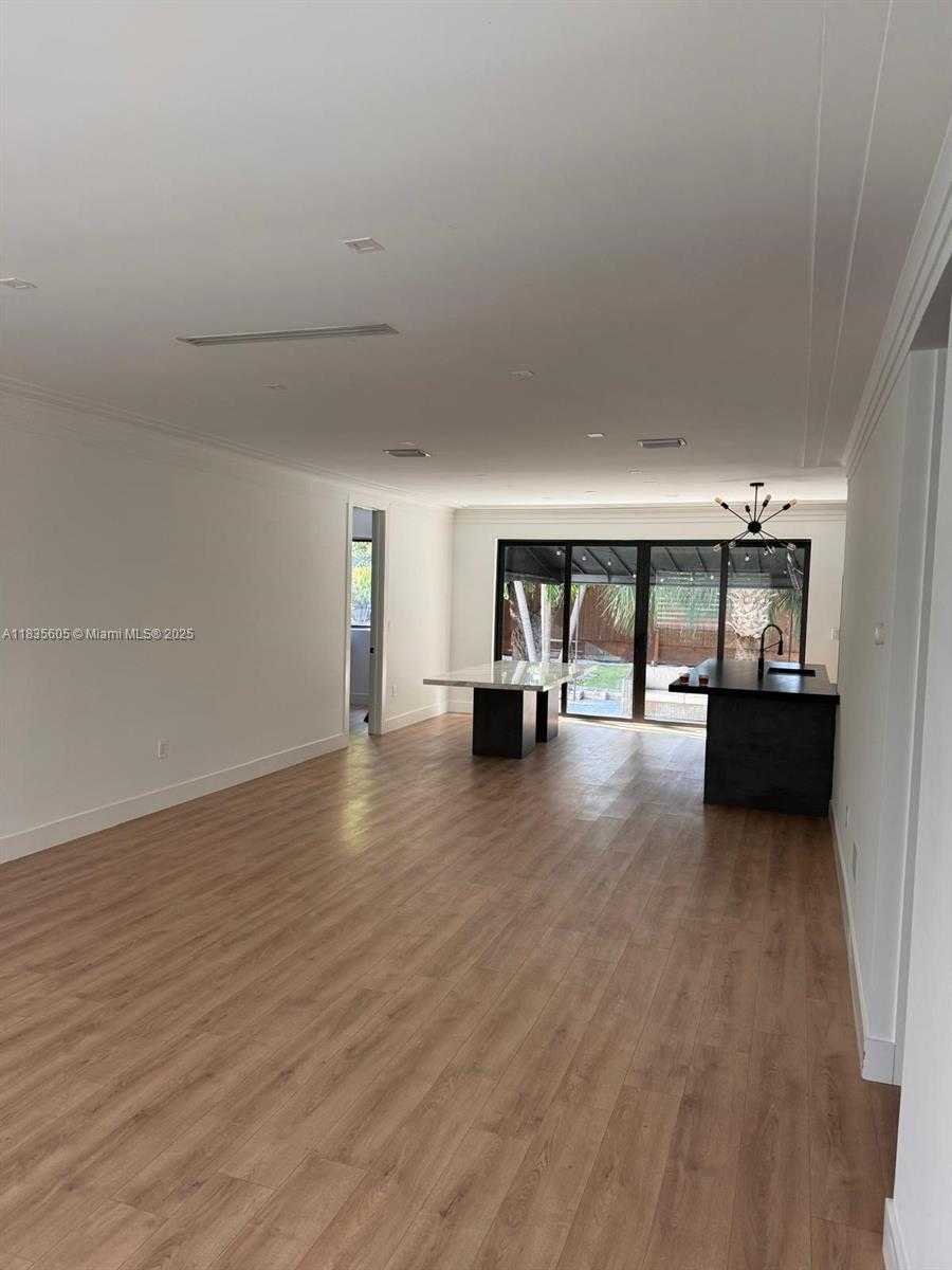 Small Image of 365 FAIRWAY DR, Miami Beach Number 7