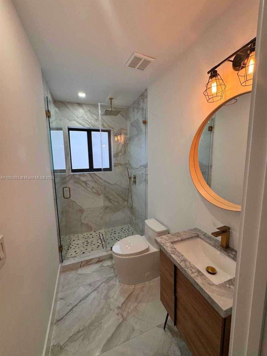 Small Image of 365 FAIRWAY DR, Miami Beach Number 9